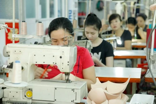 Bộ Công Thương cảnh báo hàng dệt may Việt Nam xuất khẩu vượt ngưỡng