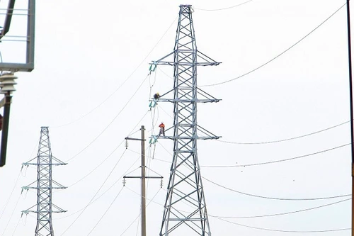 Đảo Cát Bà có điện trở lại sau sự cố tàu hàng va chạm đường dây 35kV