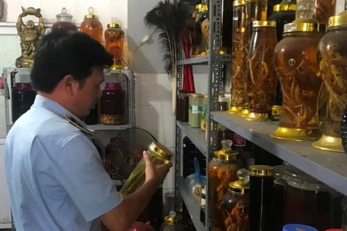 Kiểm tra việc sản xuất, chế biến, nhập khẩu rượu dịp cuối năm