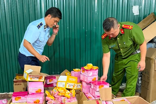 Tạm giữ hàng nghìn bánh trung thu nghi nhập lậu 