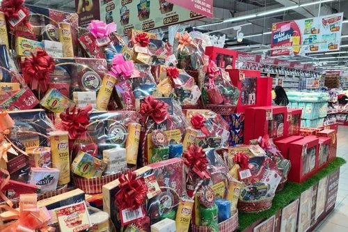 Có ưu thế về giá cả, bánh kẹo Việt “lên ngôi” dịp Tết