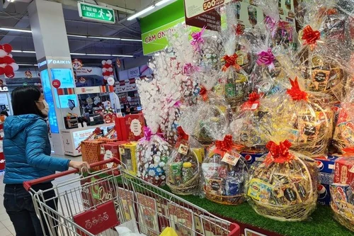 Giỏ quà Tết ế ẩm