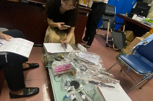 Hà Nội: Tạm giữ 37 chiếc đồng hồ Rolex, Hublot không chứng từ giá trị gần 10 tỷ đồng