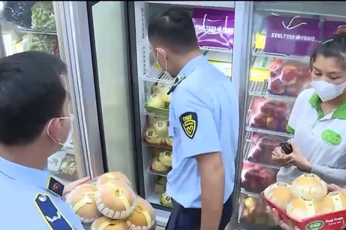 Xử phạt các cơ sở kinh doanh quả lê giả mạo xuất xứ Hàn Quốc