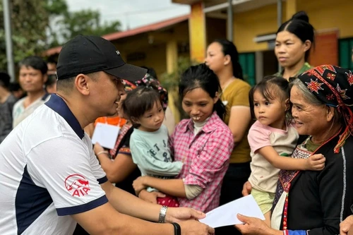 AIA Việt Nam đồng hành cùng người dân vùng bão, lũ