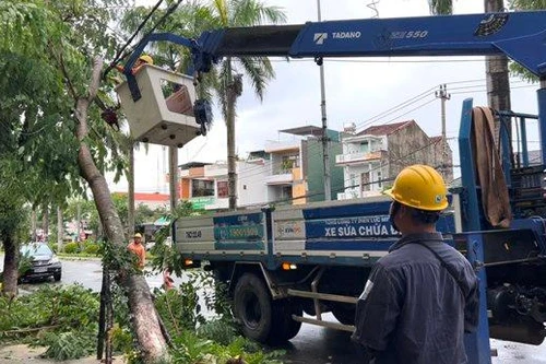 Bão số 4 Noru gây gián đoạn cấp điện tại nhiều tỉnh, thành phố