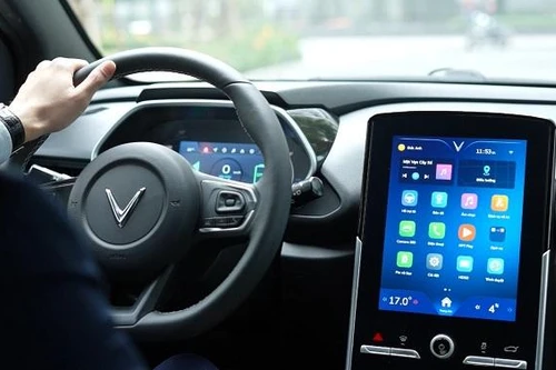 Xem trợ lý ảo ViVi hỗ trợ người lái thực hiện nhiều tác vụ rảnh tay