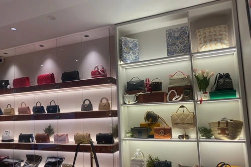 Hà Nội: Tạm giữ hàng loạt túi xách, đồng hồ “hàng hiệu” nghi giả mạo