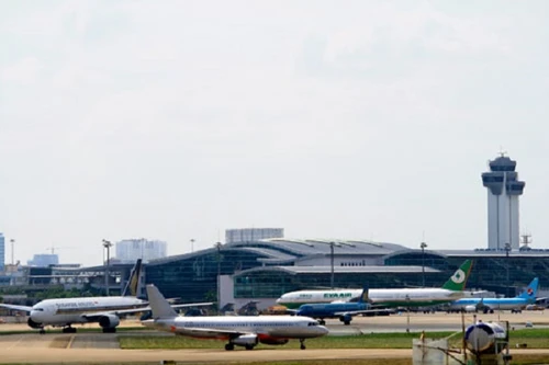 Do lỗi không lưu, hai máy bay suýt đối đầu nhau