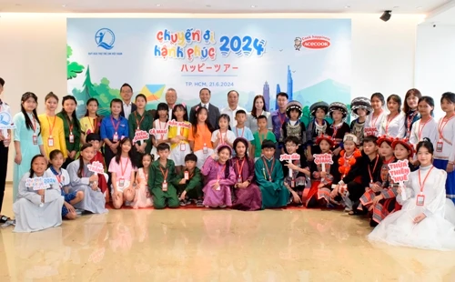 Acecook Việt Nam tiếp tục chương trình “Chuyến đi hạnh phúc” lần thứ hai