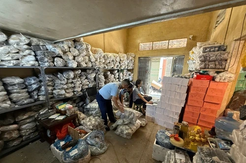 Hà Nội: Phát hiện hơn 1.400 sản phẩm nghi giả nhãn hiệu The North Face, Adidas, Crocs