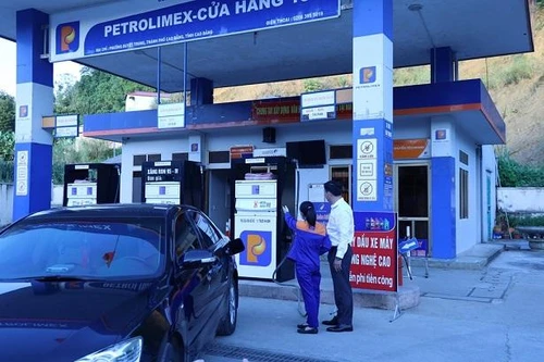 Bộ Công Thương đề xuất giảm 2.000 đồng thuế bảo vệ môi trường với mặt hàng xăng