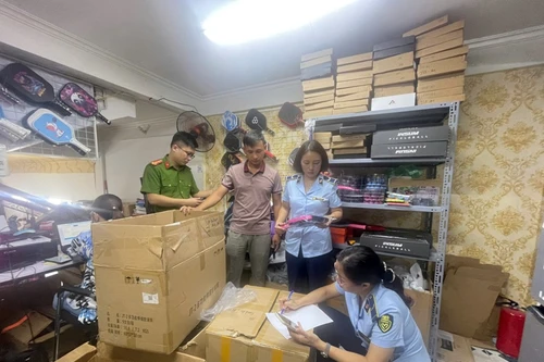 Chuyển hồ sơ sang cơ quan điều tra vụ tạm giữ hàng nghìn chiếc vợt Pickleball nhập lậu