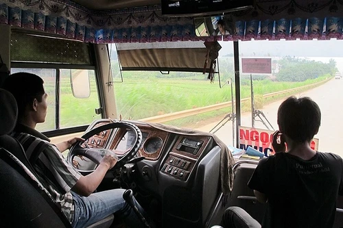 Đề xuất không xử phạt lái xe kinh doanh vận tải không mặc đồng phục