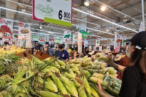 Hà Nội: Khách đến siêu thị tăng nhẹ, chưa ghi nhận thiếu hàng, "sốt giá"