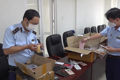 Hơn 500 chiếc iPhone cũ vô chủ trên tàu SE4