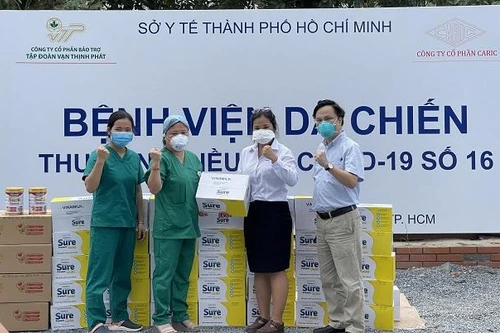 Vinamilk trao tặng 2.000 sản phẩm sữa uống dinh dưỡng Sure Prevent Gold cho bệnh nhân nặng điều trị Covid-19