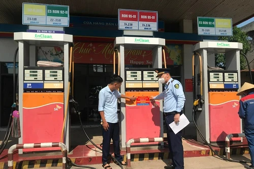 Giám sát, kiểm tra, xử lý vi phạm trong kinh doanh xăng dầu trên toàn quốc