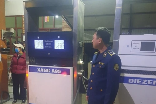 Hà Nội: Xử lý một cơ sở kinh doanh xăng dầu niêm yết giá không đúng quy định