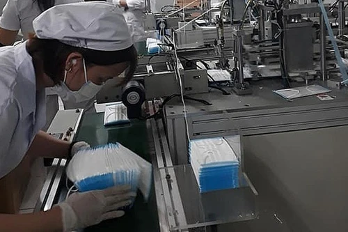 VCCI: Cần thận trọng khi áp dụng biện pháp tạm ngừng kinh doanh mặt hàng khẩu trang y tế