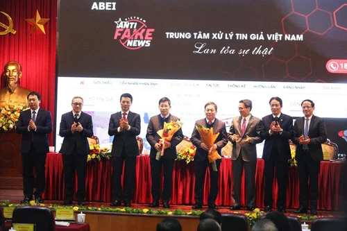 Tiếp nhận, phản ánh tin giả qua đầu số 18008108