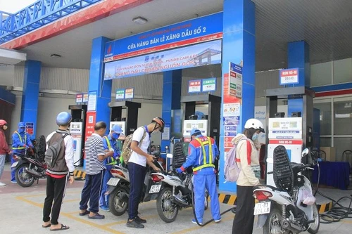 VCCI đề xuất giảm toàn bộ thuế tiêu thụ đặc biệt với mặt hàng xăng