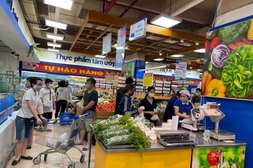 Giá xăng dầu giảm mạnh, giá hàng hóa, dịch vụ vẫn “bất động” 