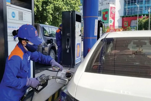 Thủ tướng yêu cầu theo dõi sát diễn biến cung cầu mặt hàng xăng, dầu