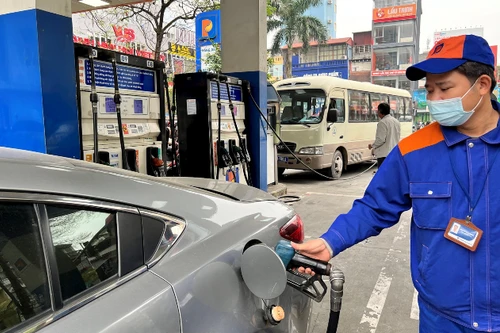 Giá xăng dầu giảm rất mạnh