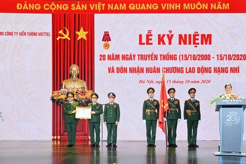 Viettel Telecom đón nhận Huân chương Lao động hạng Nhì