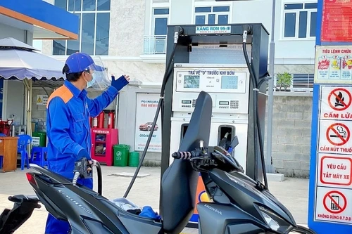 Từ 15h hôm nay, giá xăng giảm mạnh