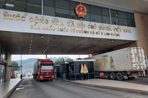 Thí điểm vận chuyển hàng hóa hai chiều qua cửa khẩu Kim Thành