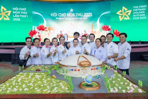 Mô hình trung tâm triển lãm Việt Nam bằng xôi xác lập kỷ lục Việt Nam