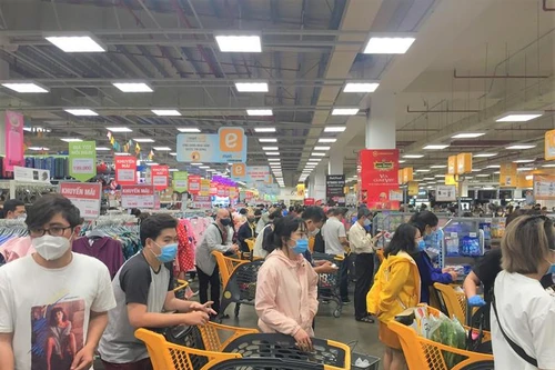 TP HCM và các tỉnh phía Nam: Người mua giảm đáng kể nhưng hàng tiêu dùng vẫn thiếu cục bộ