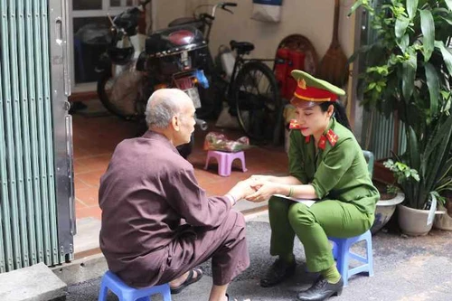 Nữ cảnh sát khu vực: “Công việc của cảnh sát khu vực khá áp lực nhưng thế mới thú vị”