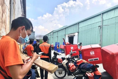 Lo shipper đồng loạt tắt app, ngừng giao hàng, VECOM kiến nghị tăng tốc tiêm vaccine cho đội ngũ này