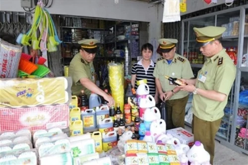 Các tỉnh miền Trung: Bão số 9, người dân không lo thiếu hàng tiêu dùng thiết yếu 