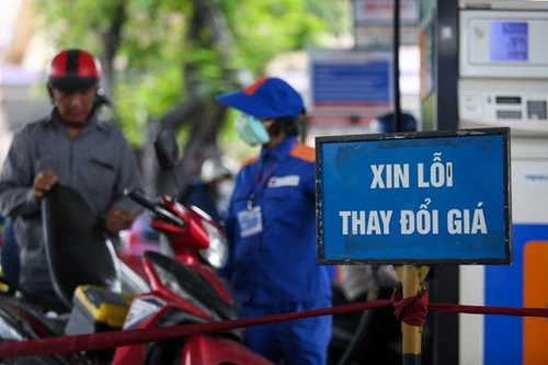 Xăng lại tăng giá thêm gần 1.000 đồng/lít