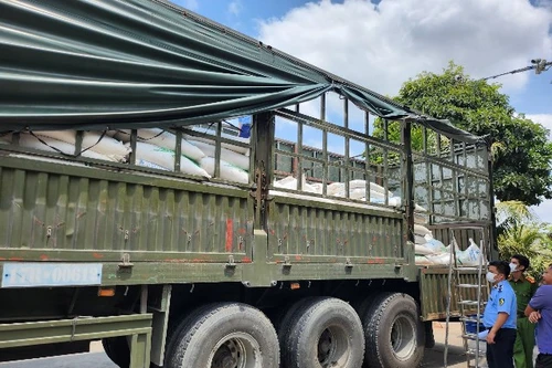 Liên tiếp phát hiện nhiều vụ vận chuyển đường tinh luyện nghi hàng lậu vào Việt Nam