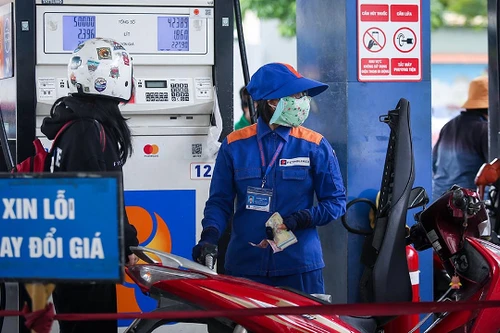 Giá xăng dầu lại tăng mạnh