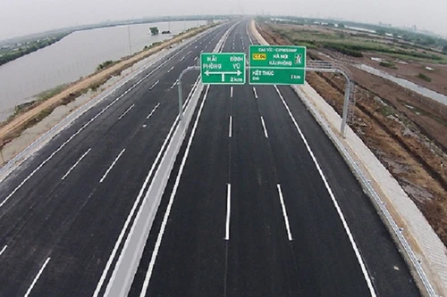 Lo ngại chất lượng đường cao tốc giảm sút nhưng vẫn phải nộp phí cao