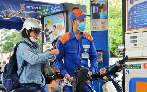 Giá xăng dầu đã biến động như thế nào trong 1 năm qua?