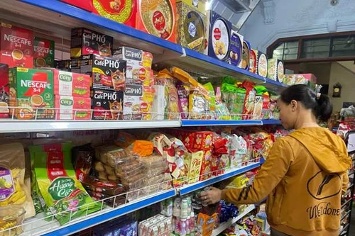 Hà Nội: Dự trữ hàng Tết tăng mạnh