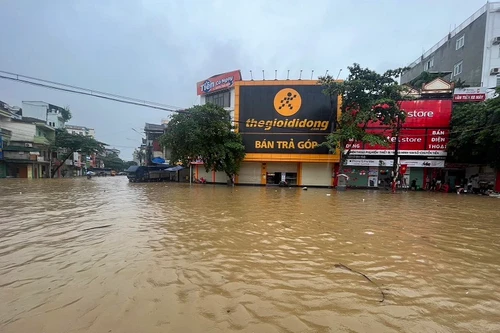 Hàng trăm cửa hàng Thế Giới Di Động bị ảnh hưởng bởi bão lũ
