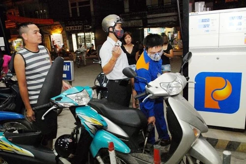 Giá xăng tăng mạnh từ chiều nay