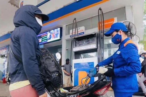 Xăng tăng giá lần thứ 10 kể từ đầu năm, xăng RON95 30.657 đồng/lít