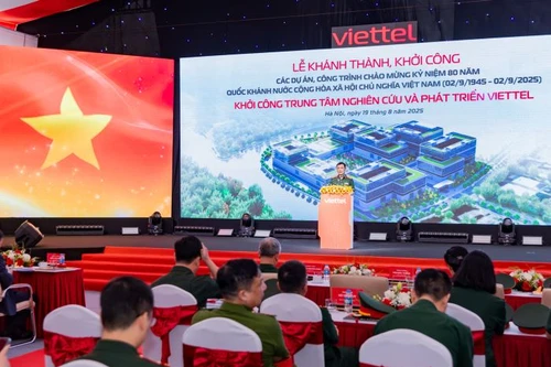 Một tập đoàn viễn thông lớn chi 1 tỷ USD để xây dựng 2 trung tâm về công nghệ