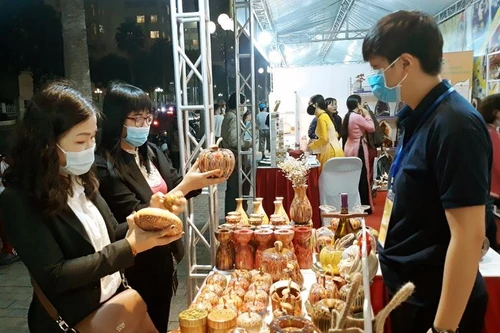 Căn cứ diễn biến dịch Covid-19 để tổ chức tôn vinh “Hàng Việt Nam được người tiêu dùng yêu thích” 