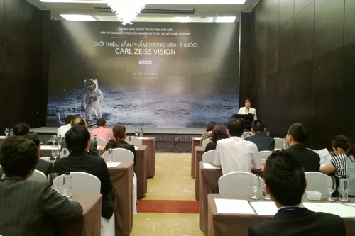 Hãng kính cao cấp của Đức phân phối tại Việt Nam