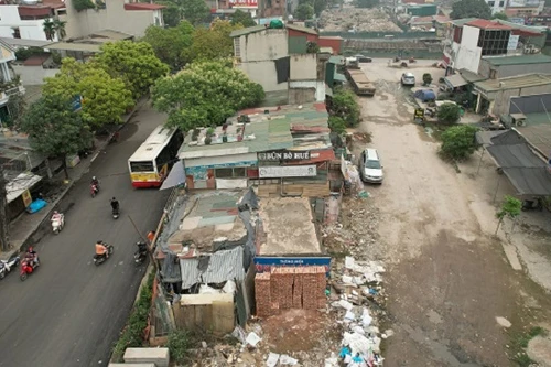 Rào chắn khi thi công hầm chui tại nút giao vành đai 2,5 - Giải Phóng gây ùn tắc, khói bụi